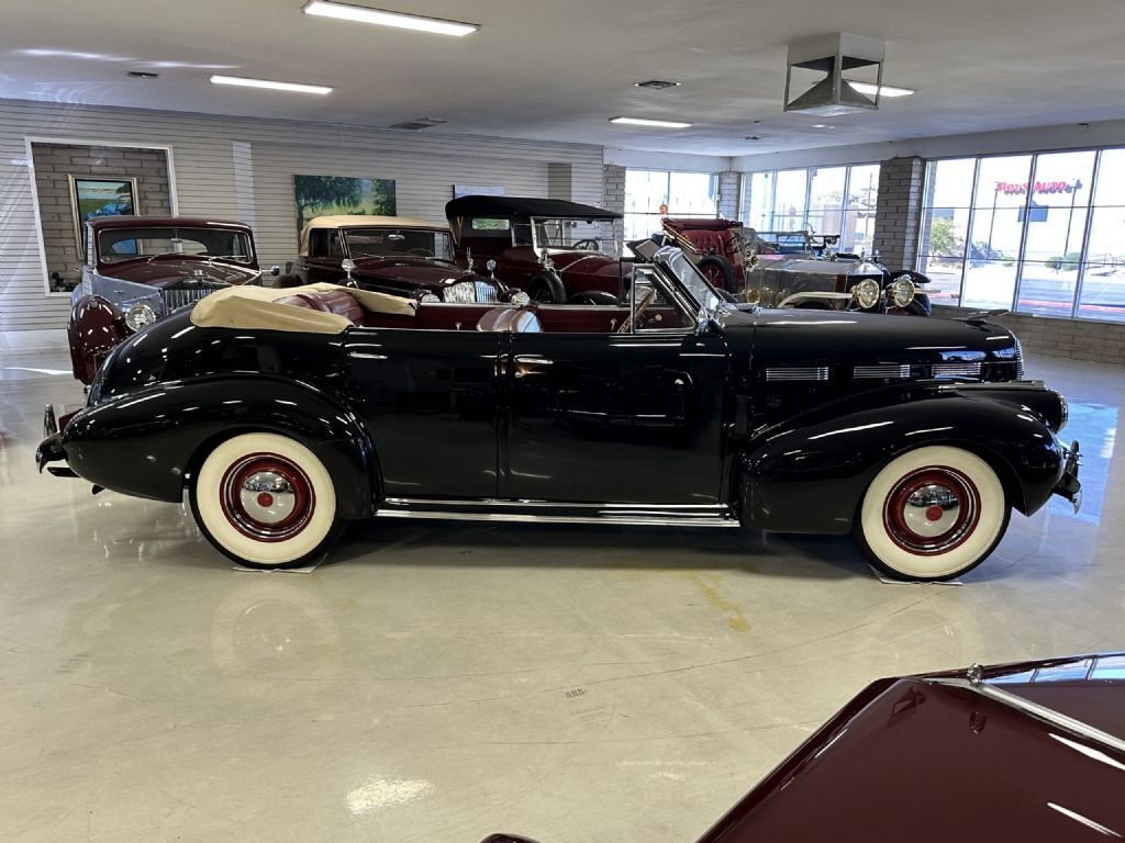 Cadillac-LaSalle-Model-52-Convertible-Sedan-1940-26