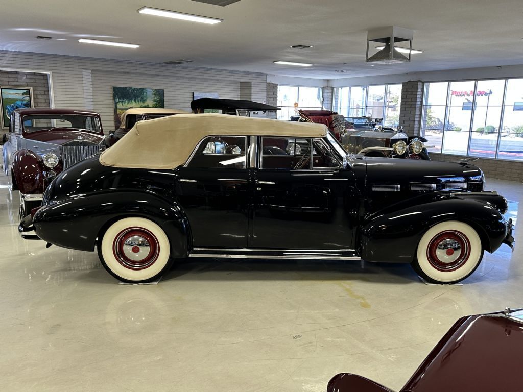 Cadillac-LaSalle-Model-52-Convertible-Sedan-1940-27