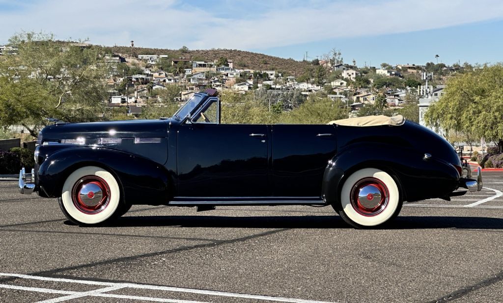 Cadillac-LaSalle-Model-52-Convertible-Sedan-1940-3