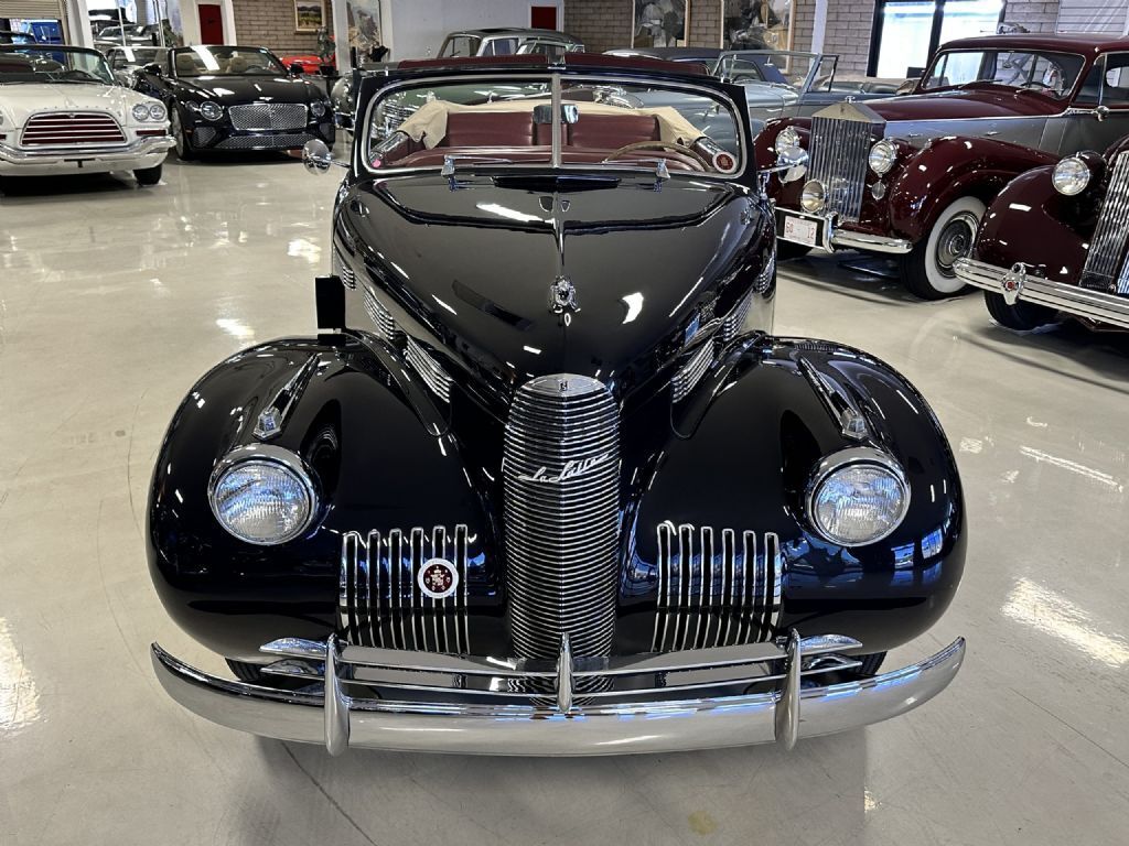 Cadillac-LaSalle-Model-52-Convertible-Sedan-1940-30