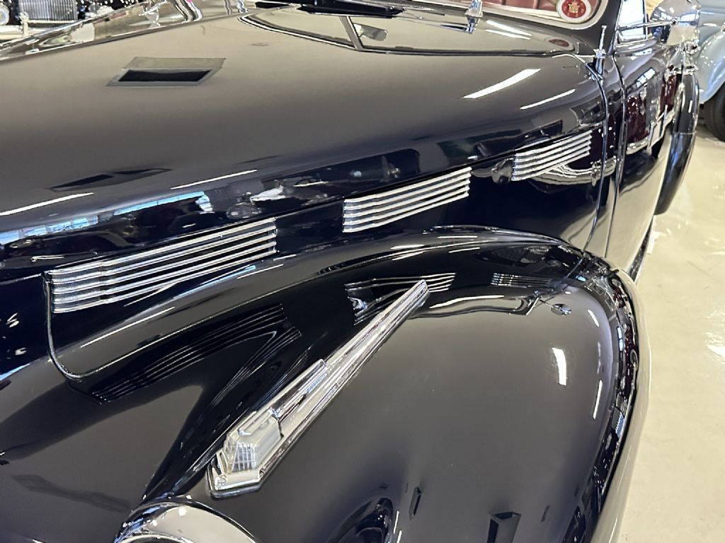 Cadillac-LaSalle-Model-52-Convertible-Sedan-1940-33