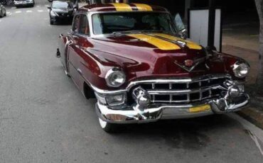 Cadillac-Sedan-deville-1953-1