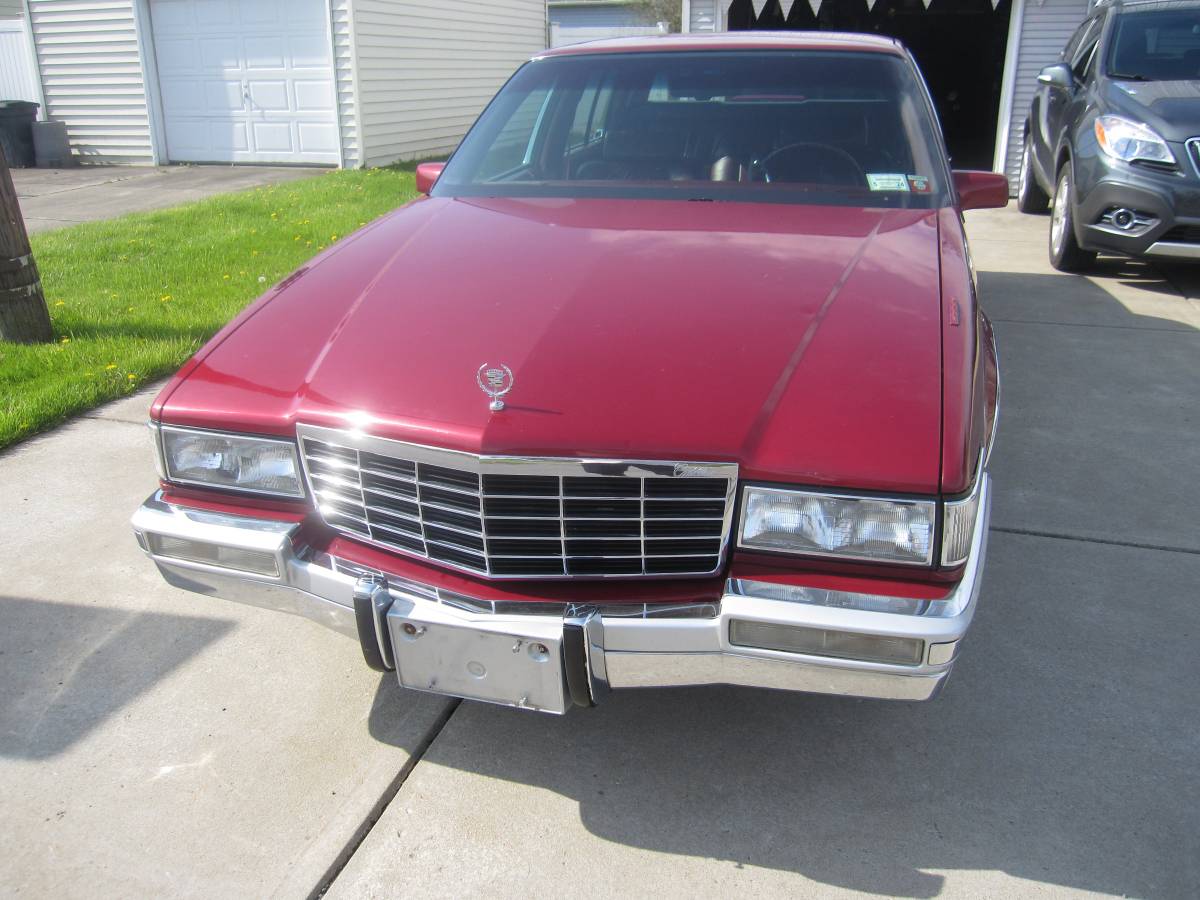 Cadillac-Sedan-deville-1993-1