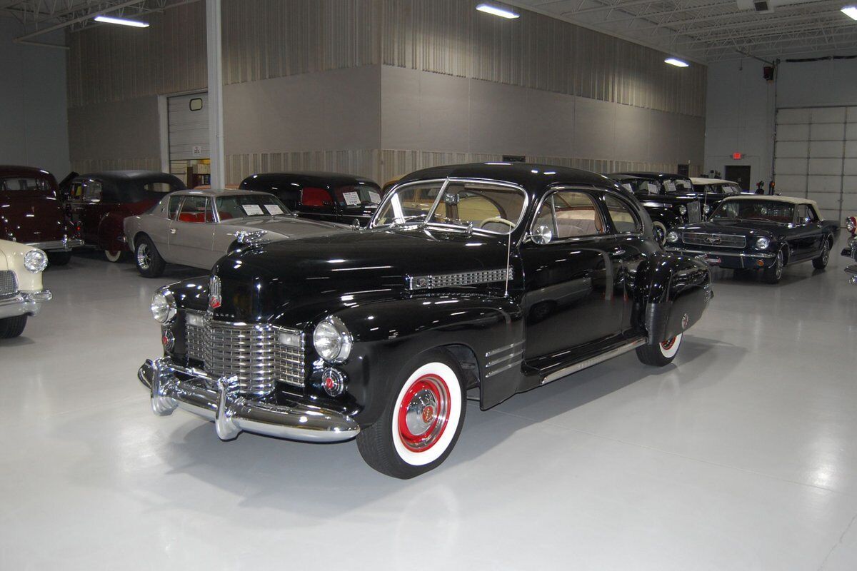 Cadillac-Series-61-Five-Passenger-Coupe-Sedanette-Coupe-1941-12