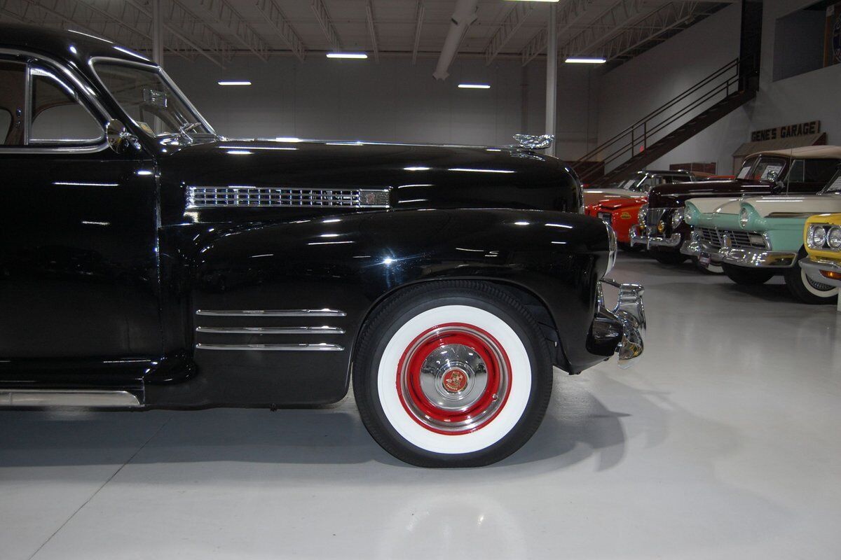 Cadillac-Series-61-Five-Passenger-Coupe-Sedanette-Coupe-1941-26