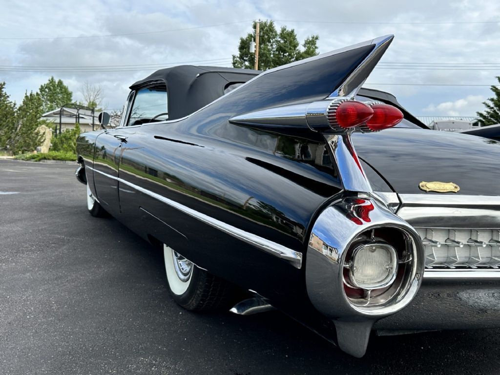 Cadillac-Series-62-Convertible-1959-32