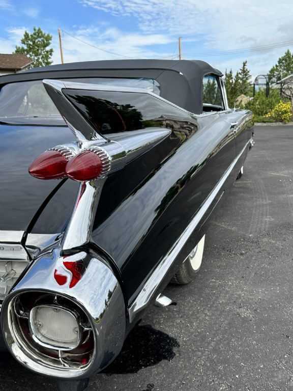 Cadillac-Series-62-Convertible-1959-36