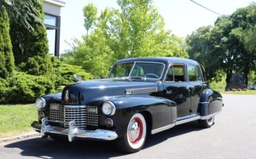 Cadillac-Series-62-Fleetwood-Sedan-1941-1