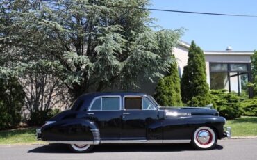 Cadillac-Series-62-Fleetwood-Sedan-1941-2