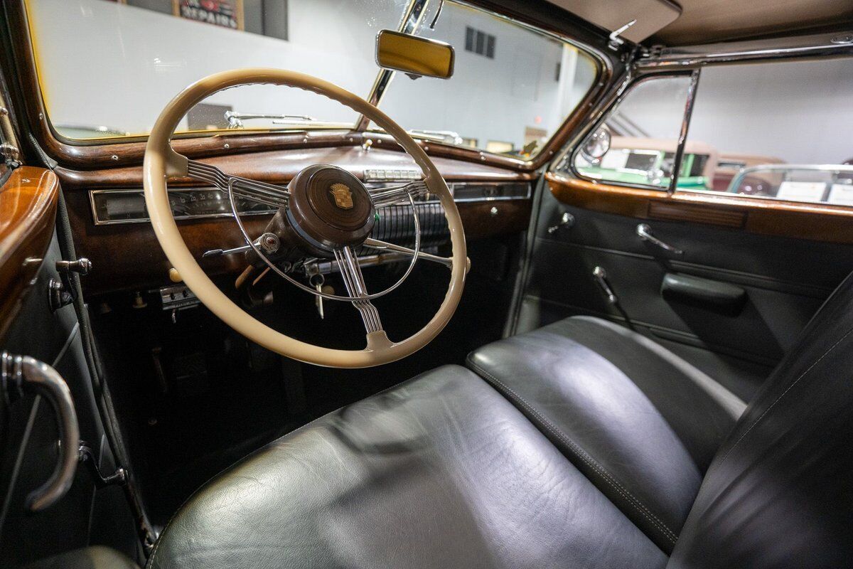 Cadillac-Series-75-Cabriolet-1940-1