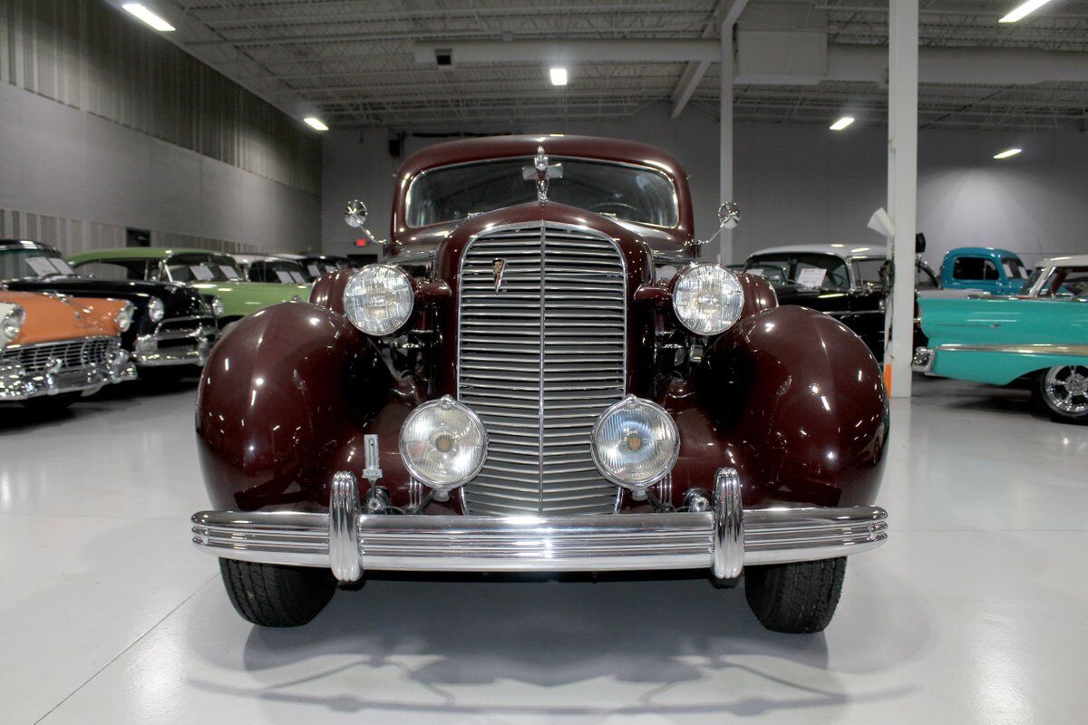 Cadillac-Series-85-V-12-Berline-1936-29