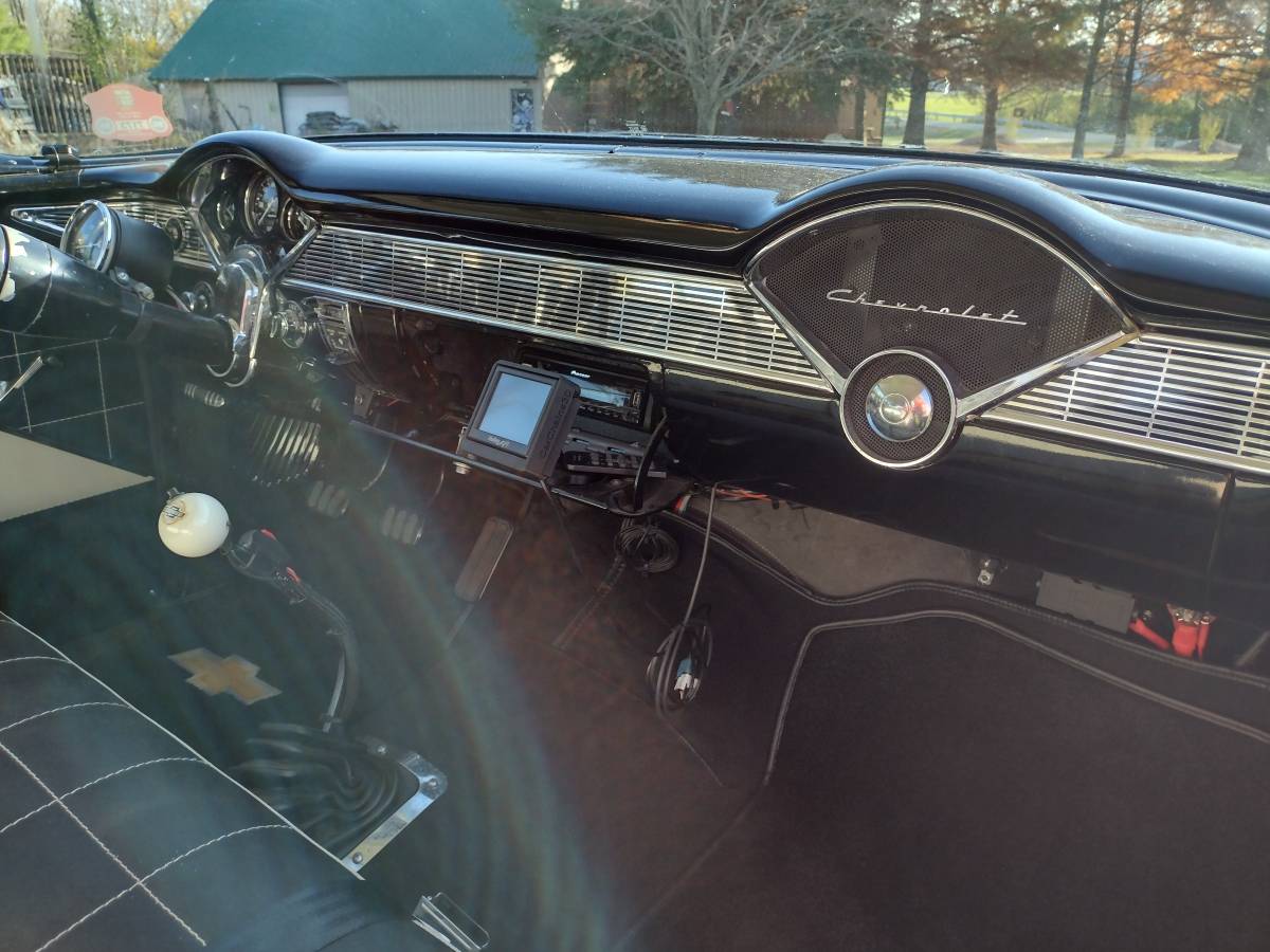 Chevrolet-210-sedan-1955-10