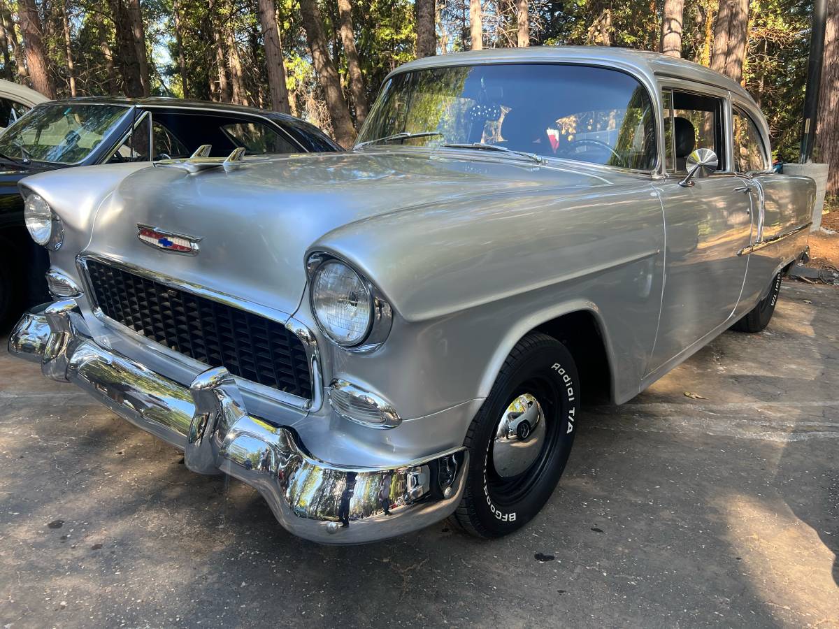 Chevrolet-210-sedan-1955