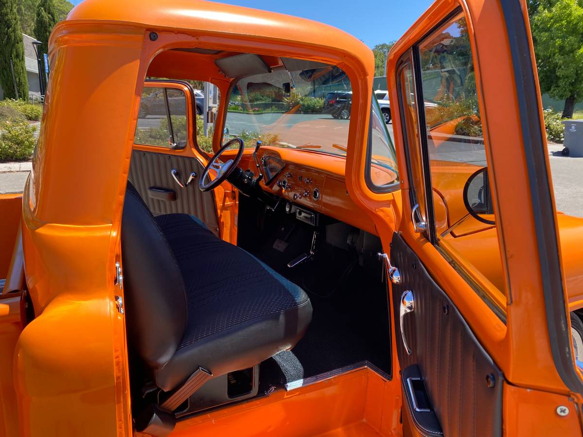 Chevrolet-3100-pickup-1955-16