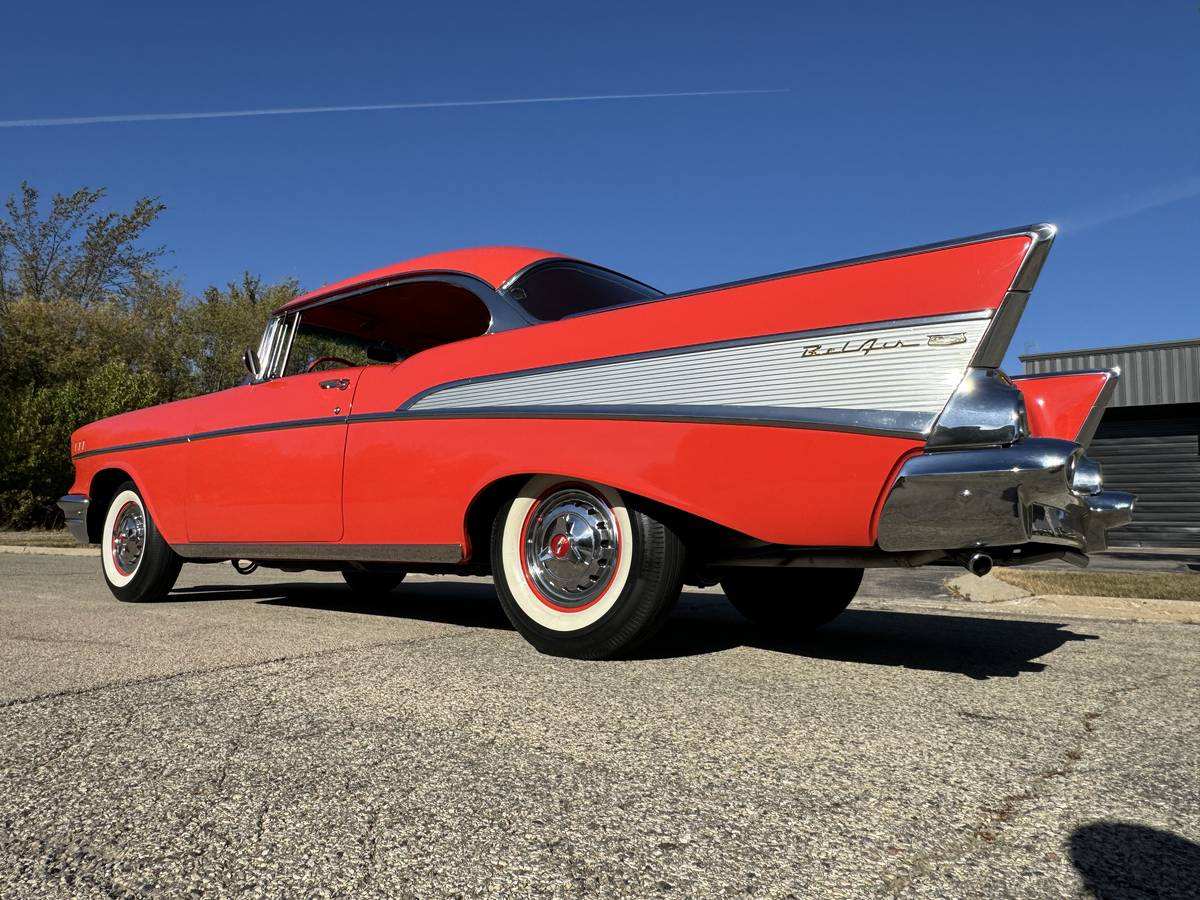 Chevrolet-Bel-air-with-power-pack-1957-3