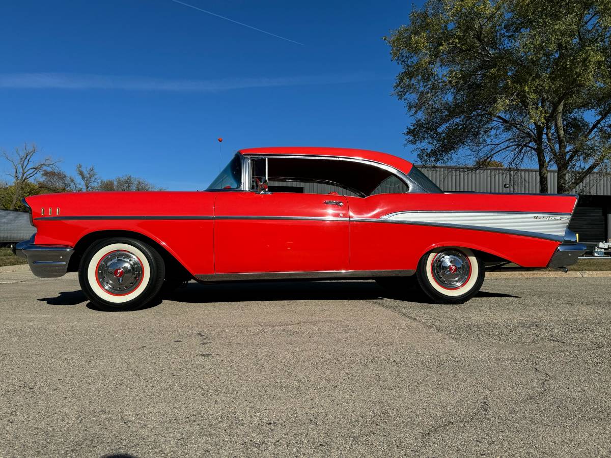 Chevrolet-Bel-air-with-power-pack-1957-4