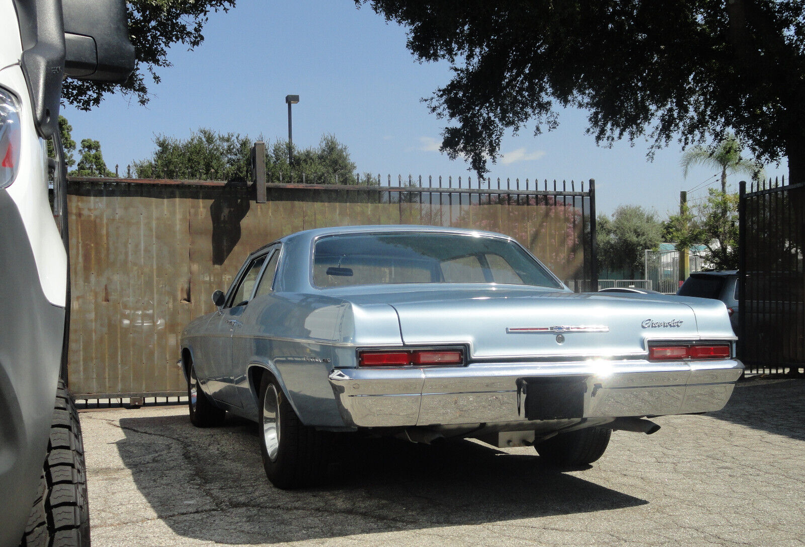 Chevrolet-Biscayne-Coupe-1966-2