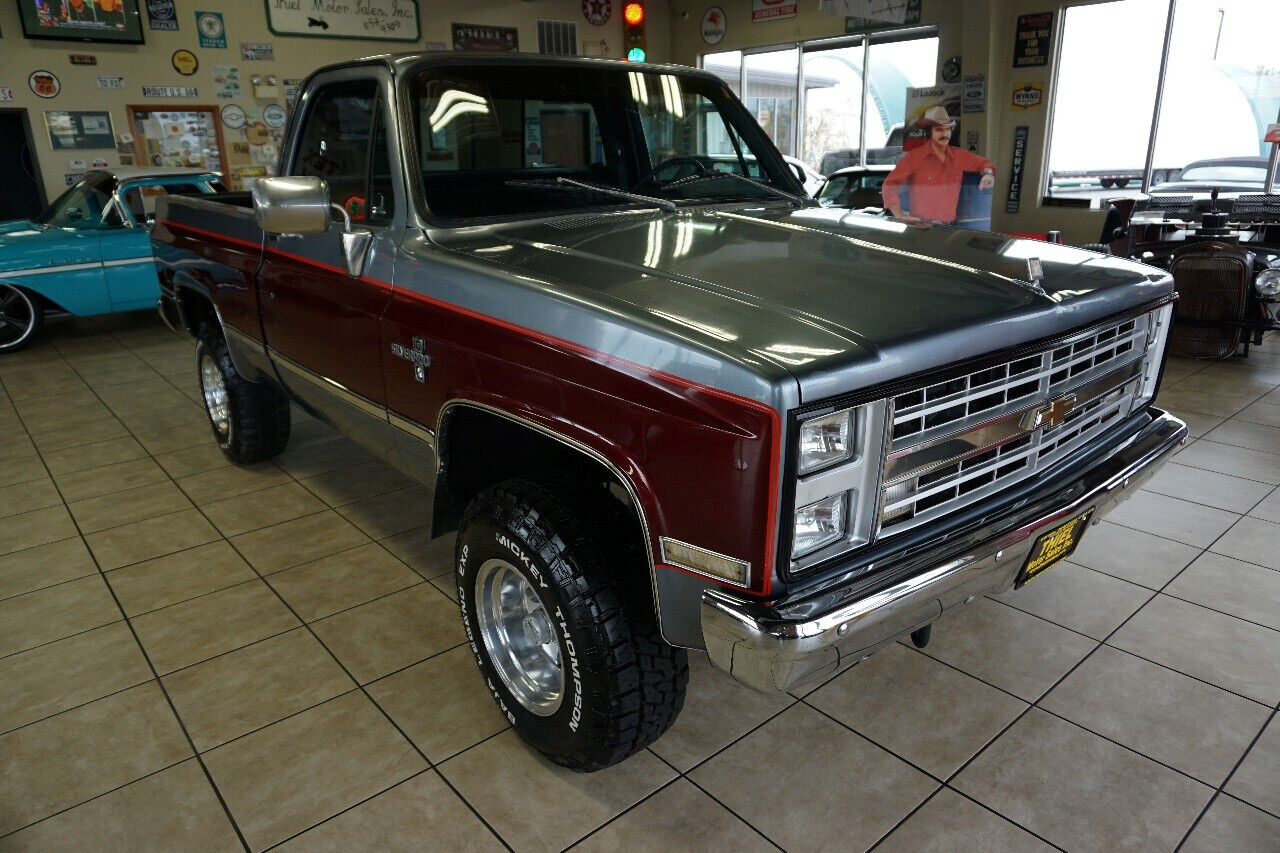 Chevrolet-C-10-1984-12