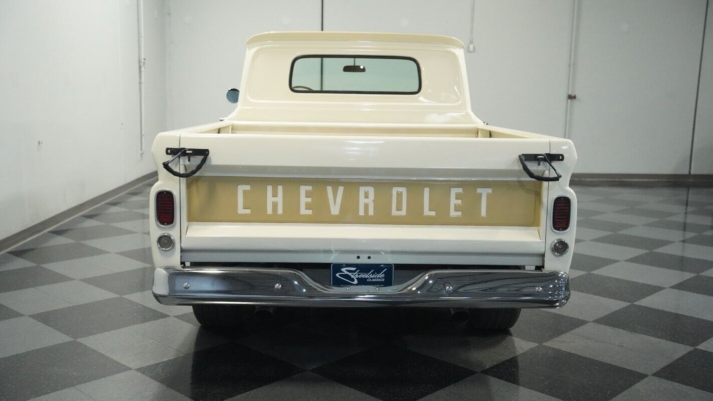 Chevrolet-C-10-Pickup-1966-10