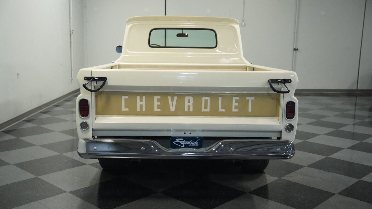 Chevrolet-C-10-Pickup-1966-9