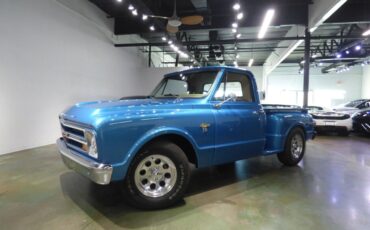 Chevrolet-C-10-Pickup-1967-1