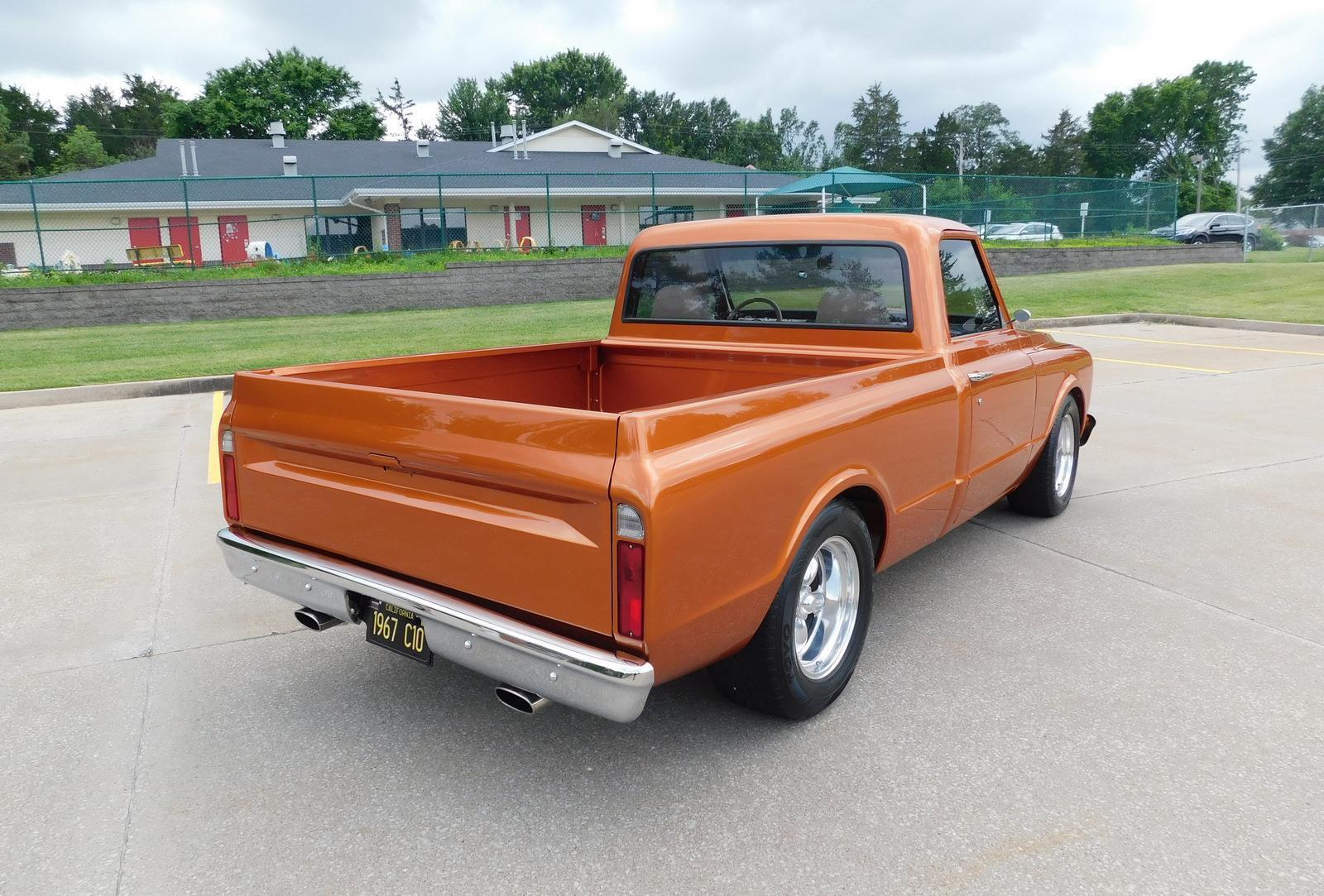 Chevrolet-C-10-Pickup-1967-14