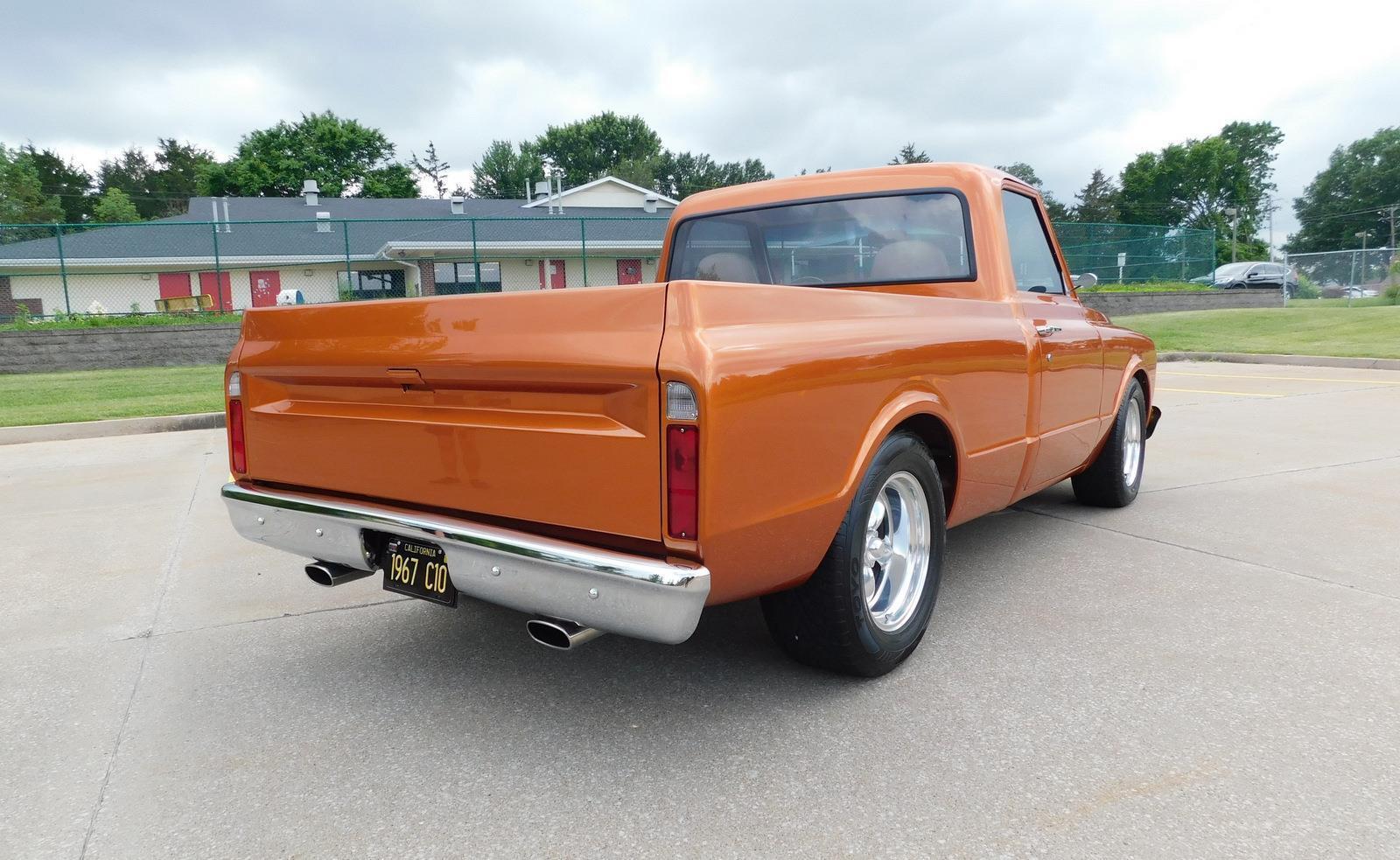 Chevrolet-C-10-Pickup-1967-15