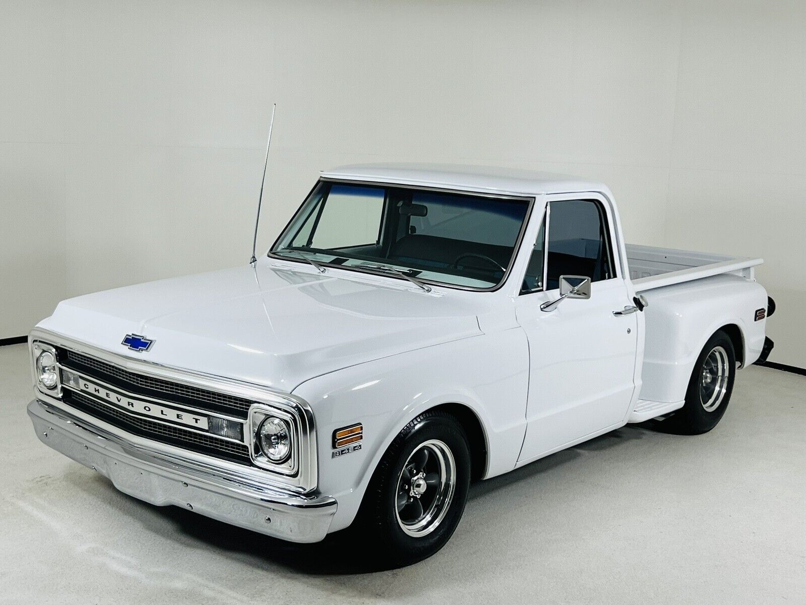 Chevrolet-C-10-Pickup-1969-1