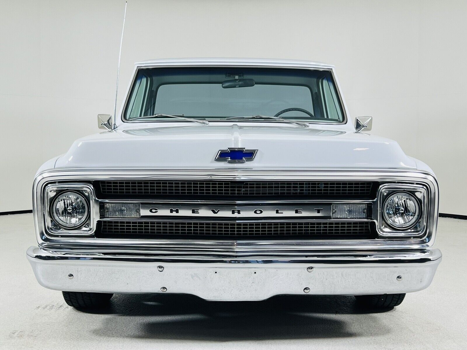 Chevrolet-C-10-Pickup-1969-8