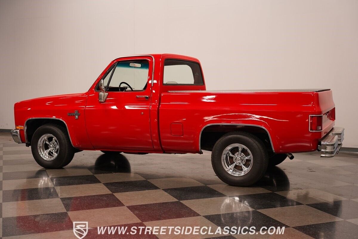 Chevrolet-C-10-Pickup-1982-10