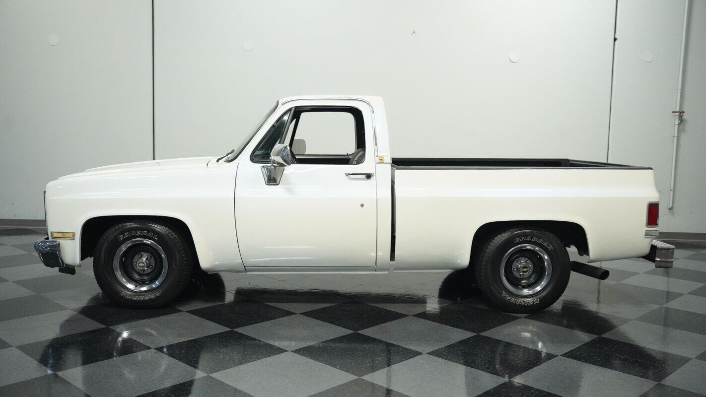 Chevrolet-C-10-Pickup-1982-2