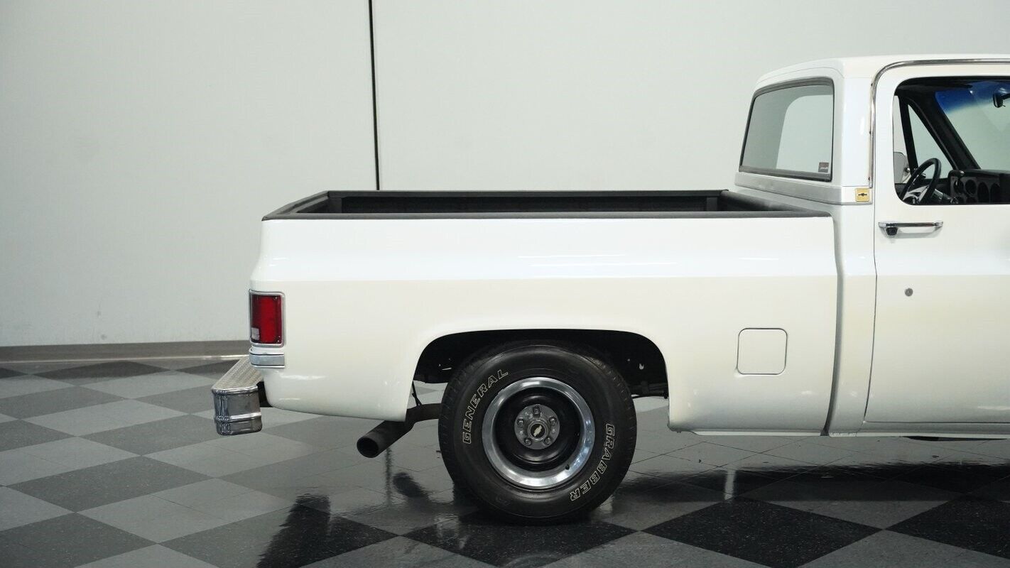 Chevrolet-C-10-Pickup-1982-26