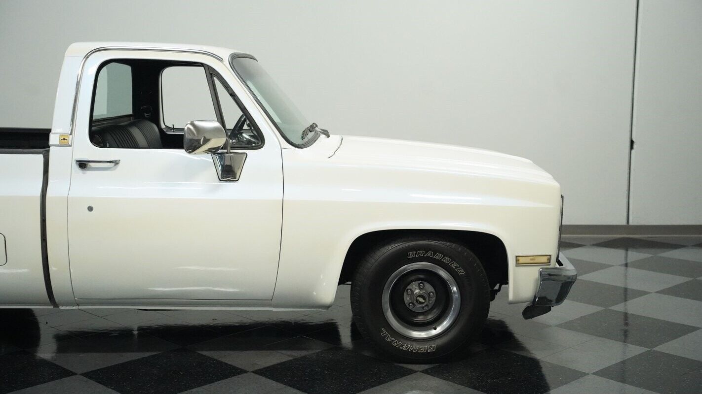 Chevrolet-C-10-Pickup-1982-27