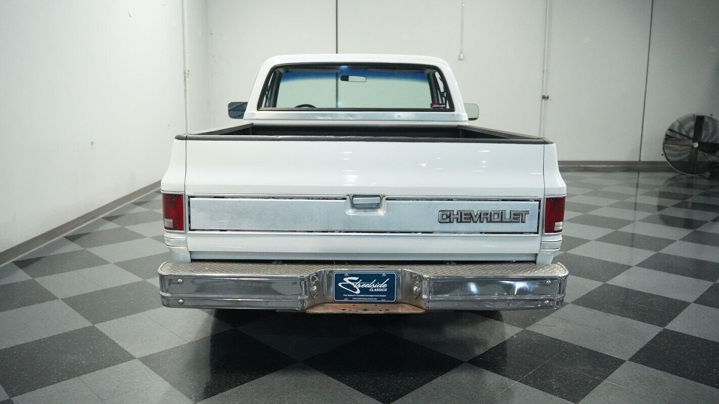 Chevrolet-C-10-Pickup-1982-9