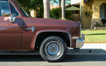 Chevrolet-C-10-Pickup-1983-10