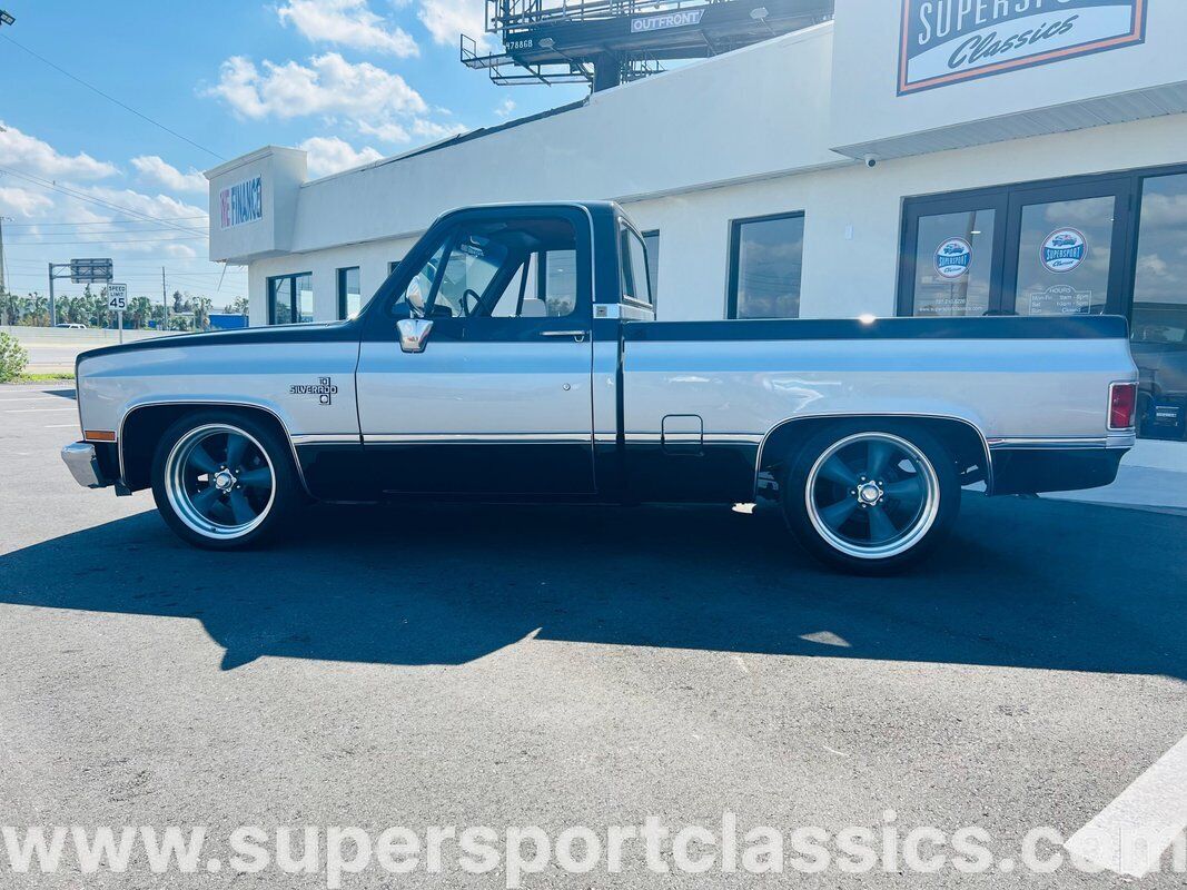 Chevrolet-C-10-Pickup-1983-2