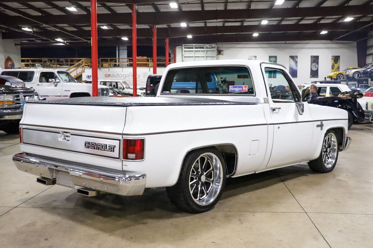 Chevrolet-C-10-Pickup-1983-7