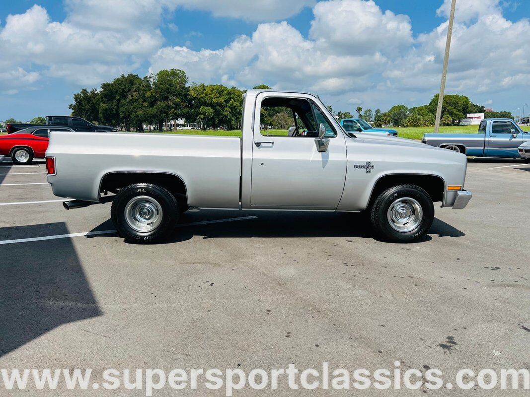 Chevrolet-C-10-Pickup-1985-2