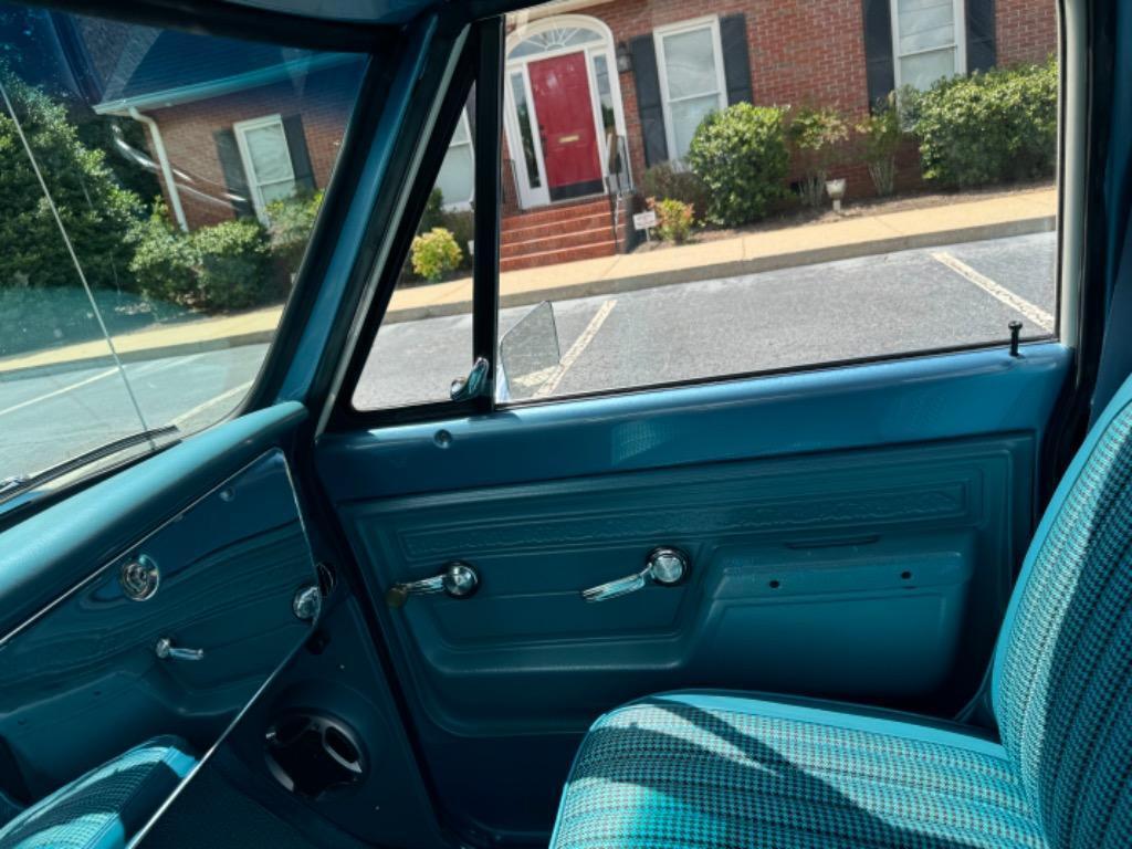 Chevrolet-C10-LS-4L60E-AC-fresh-build-slick-paint-1972-27