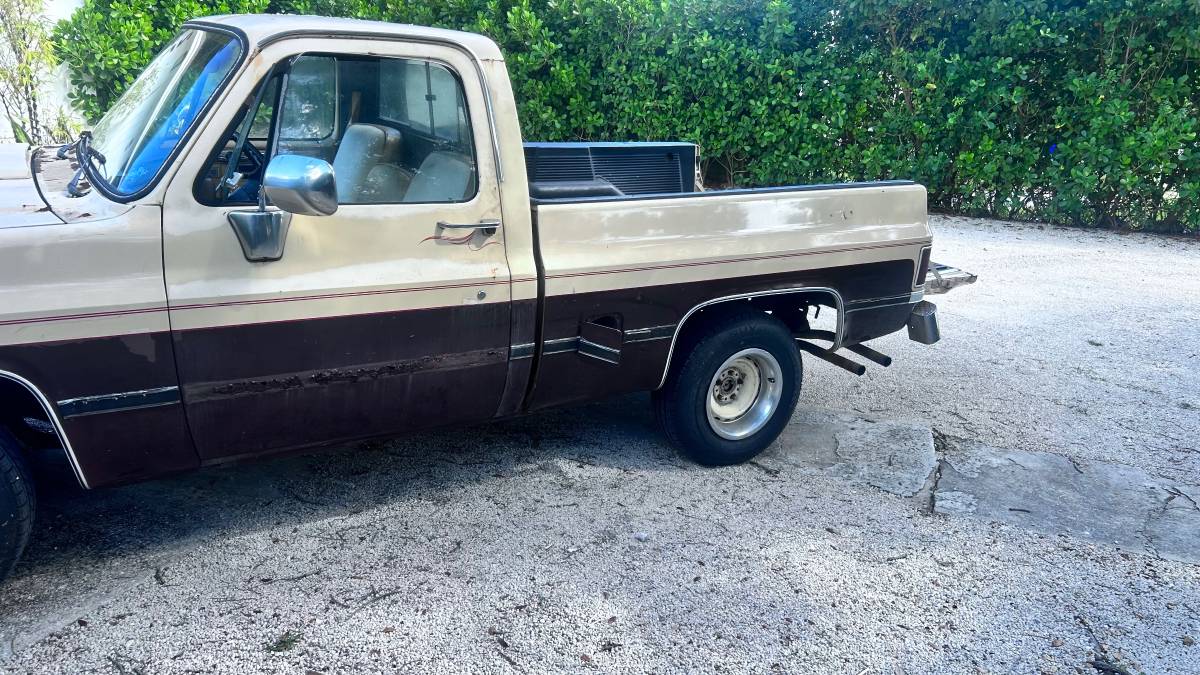 Chevrolet-C10-silverado-1985