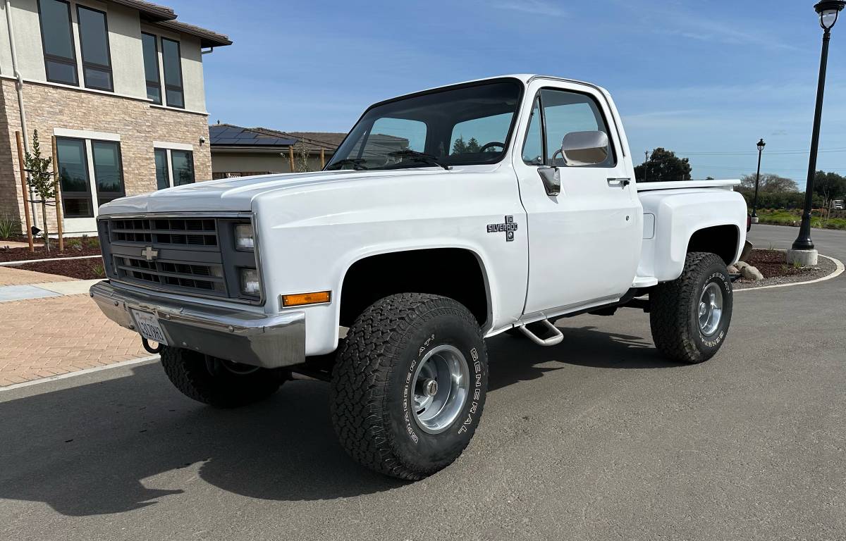 Chevrolet-C10-silverado-step-side-1987-1