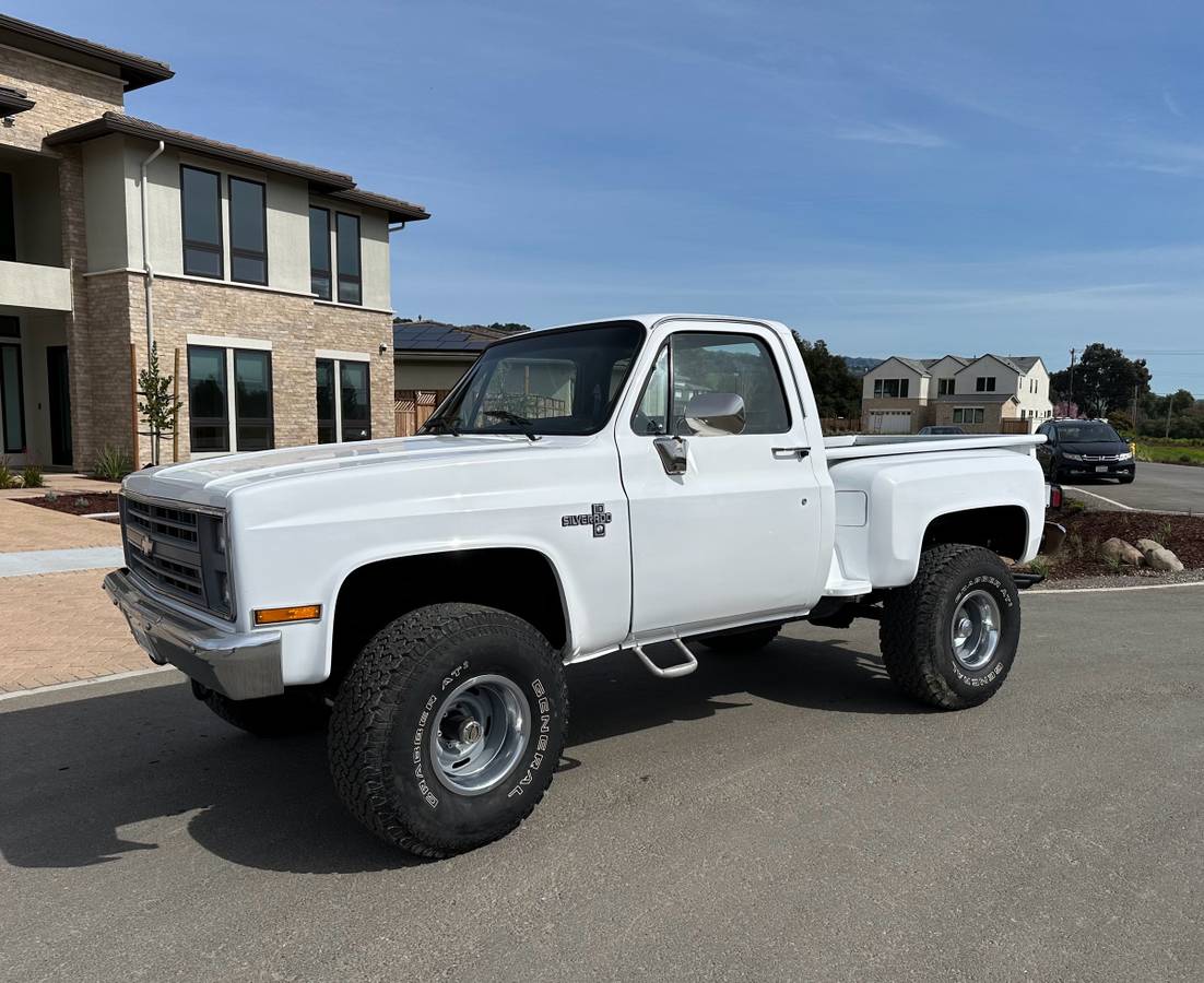 Chevrolet-C10-silverado-step-side-1987