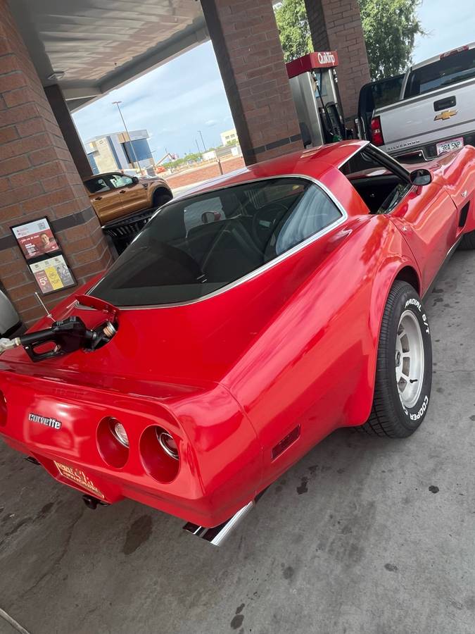 Chevrolet-C3-corvette-1979-3