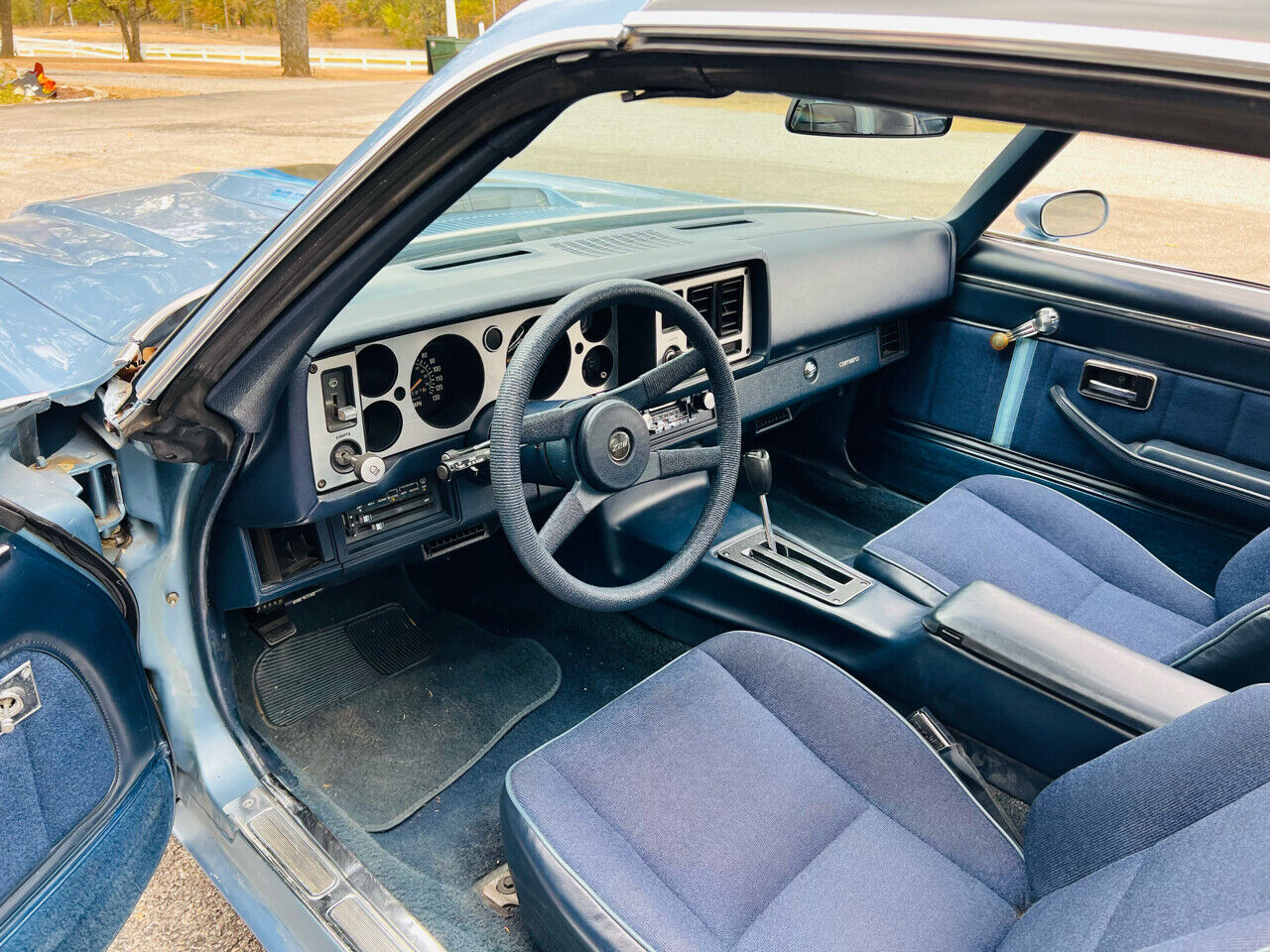 Chevrolet-Camaro-1981-18