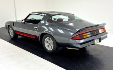 Chevrolet-Camaro-1981-3