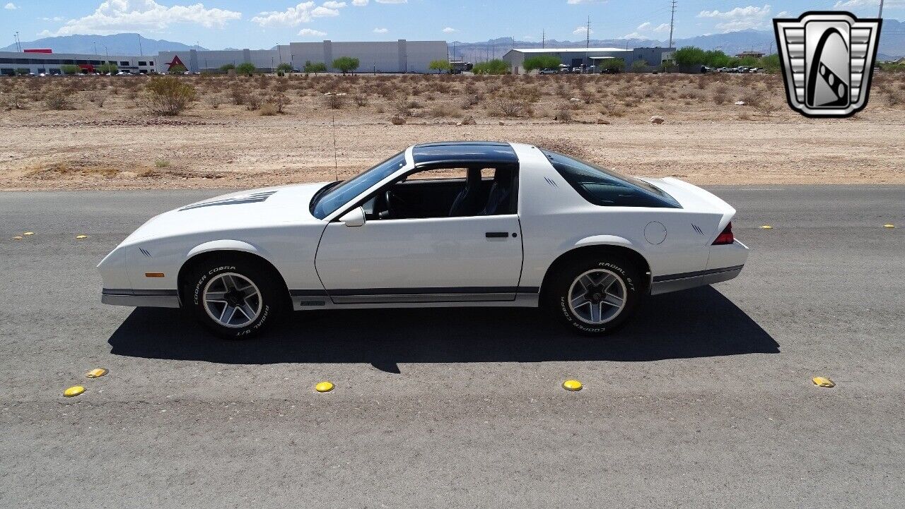 Chevrolet-Camaro-1983-2