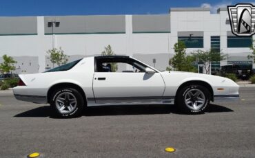 Chevrolet-Camaro-1983-4