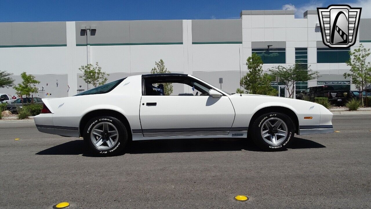 Chevrolet-Camaro-1983-4