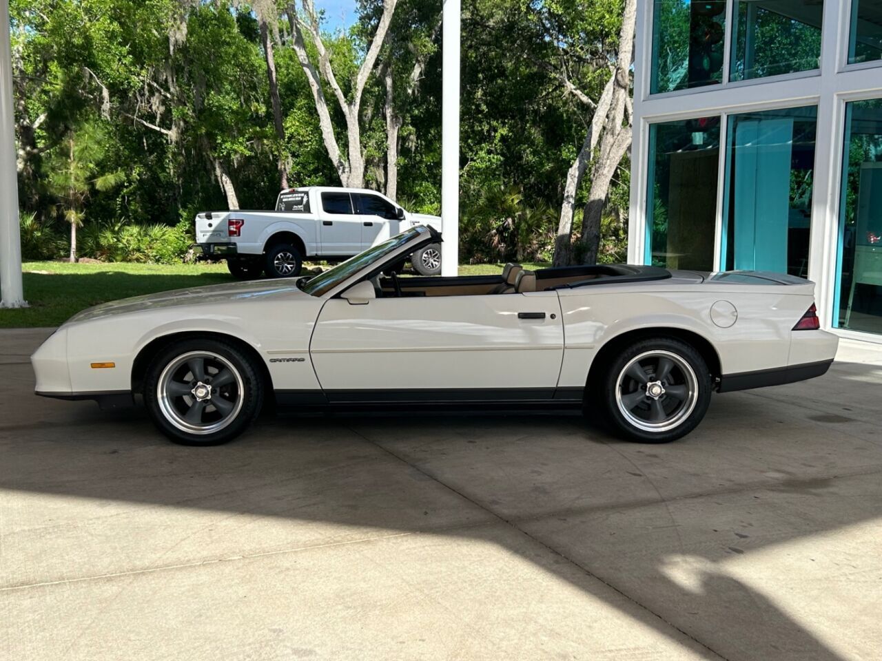 Chevrolet-Camaro-Cabriolet-1987-10