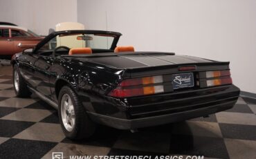 Chevrolet-Camaro-Cabriolet-1987-12